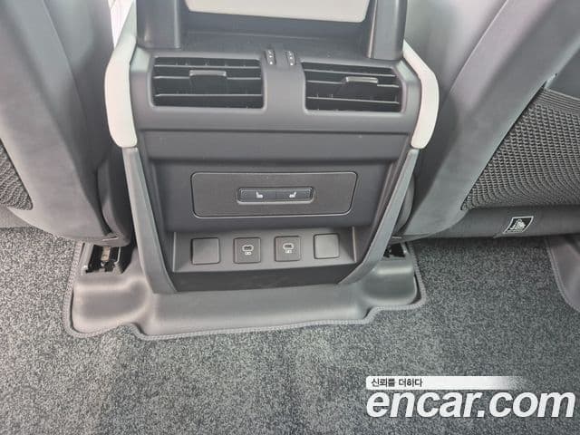 Land Rover Defender (L663) 110 D250 X-Dynamic SE, 2025 13