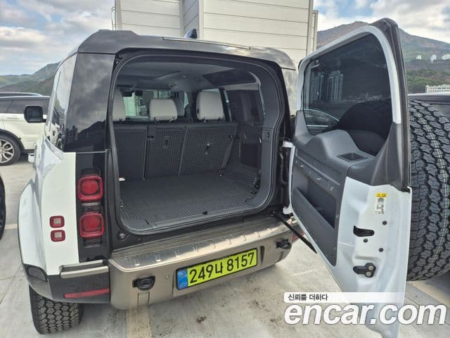 Land Rover Defender (L663) 110 D250 X-Dynamic SE, 2025 17