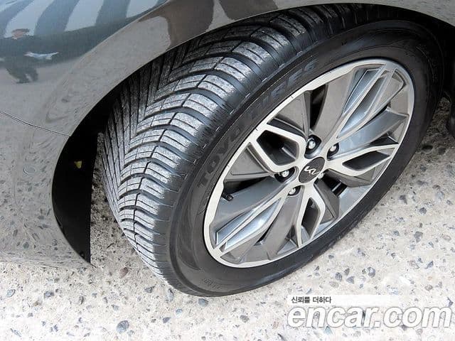 Kia K5 гибрид 3세대 Signature, 2022 20