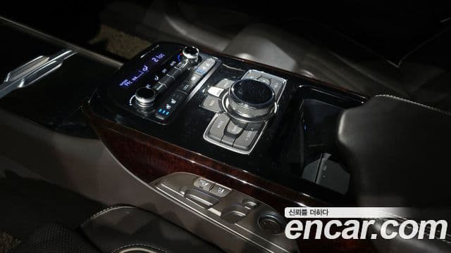 Genesis EQ900 Prestige, 2016 17