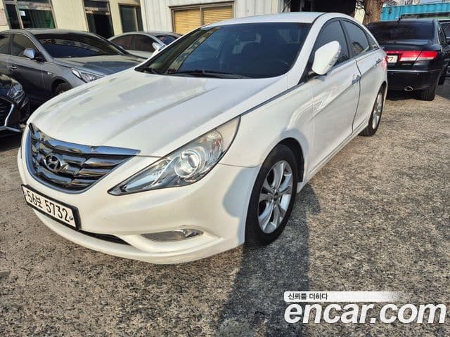 Hyundai YF Sonata Premier, 2010 1