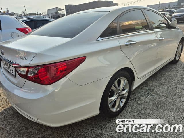 Hyundai YF Sonata Premier, 2010 3