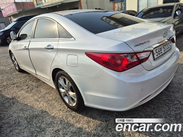 Hyundai YF Sonata Premier, 2010 4