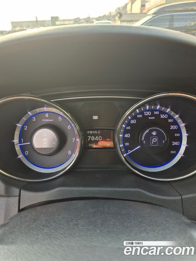 Hyundai YF Sonata Premier, 2010 7