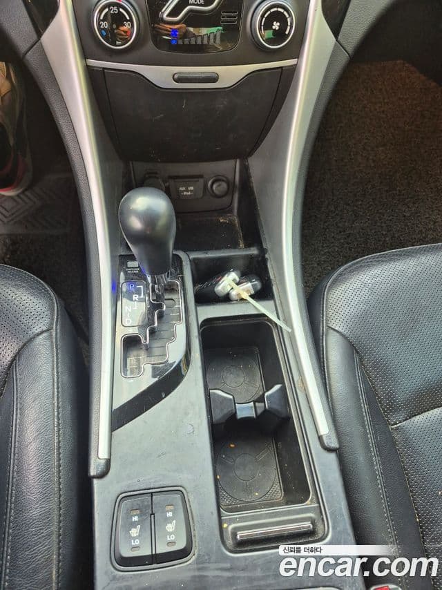 Hyundai YF Sonata Premier, 2010 11