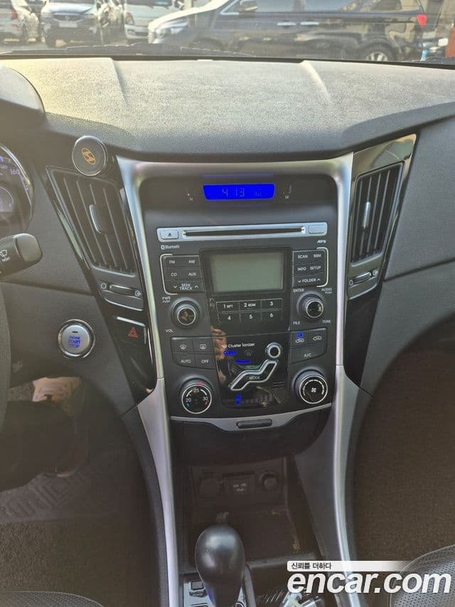 Hyundai YF Sonata Premier, 2010 12