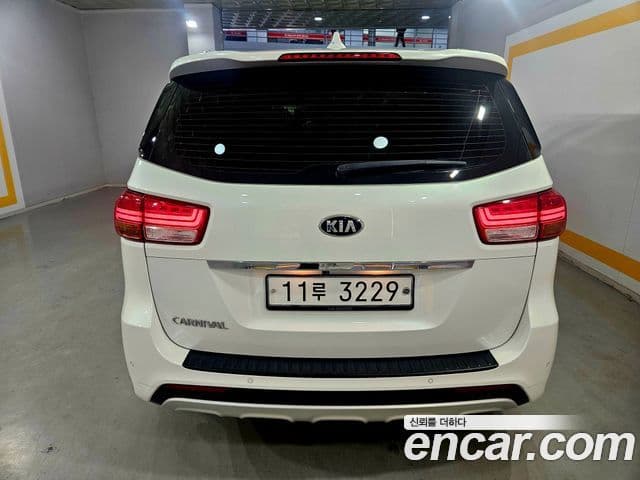Kia All New Carnival Prestige, 2016 4