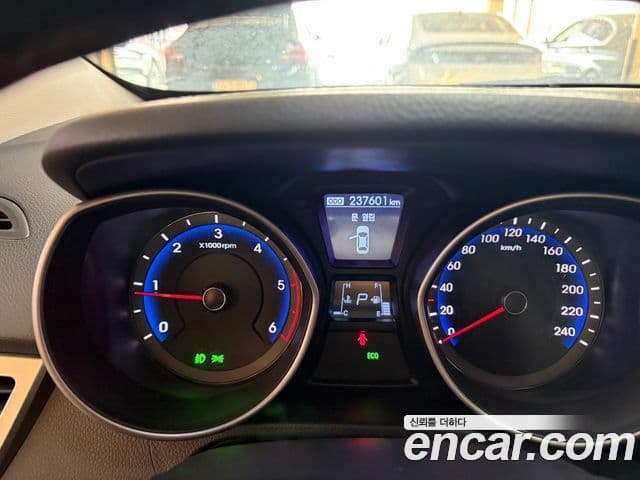 Hyundai i30(новый кузов / новое поколение) дизель 1.6 VGT Unique, 2012 10