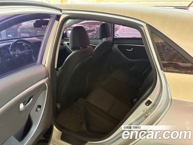 Hyundai i30(новый кузов / новое поколение) дизель 1.6 VGT Unique, 2012 14