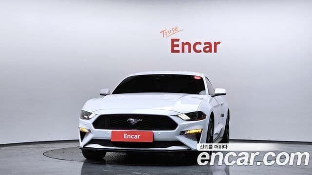 Ford Mustang купе, 2022 3