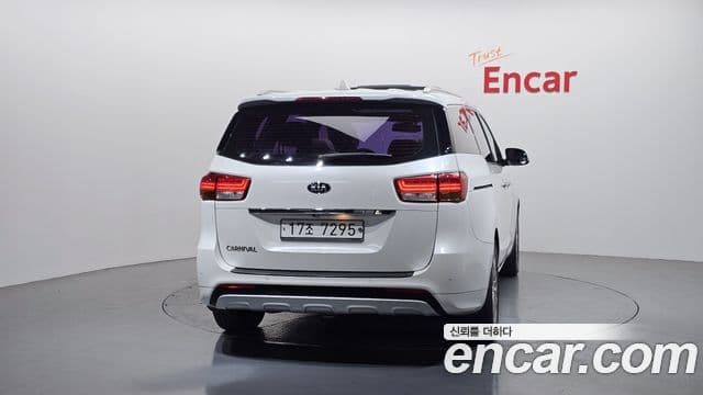 Kia All New Carnival Prestige, 2015 4