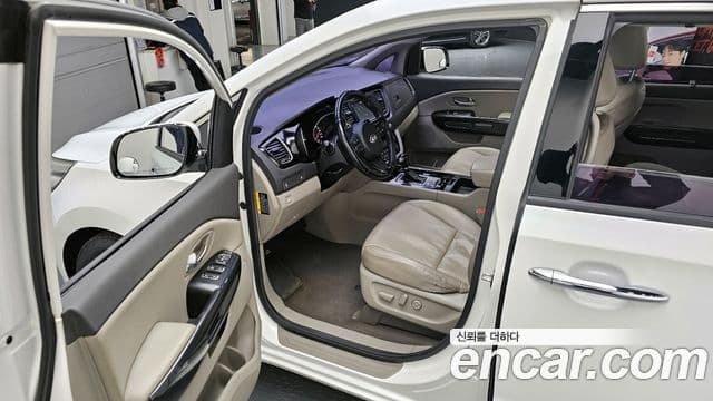 Kia All New Carnival Prestige, 2015 10