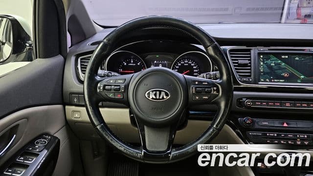 Kia All New Carnival Prestige, 2015 13