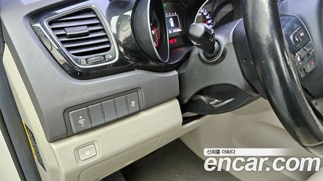 Kia All New Carnival Prestige, 2015 15
