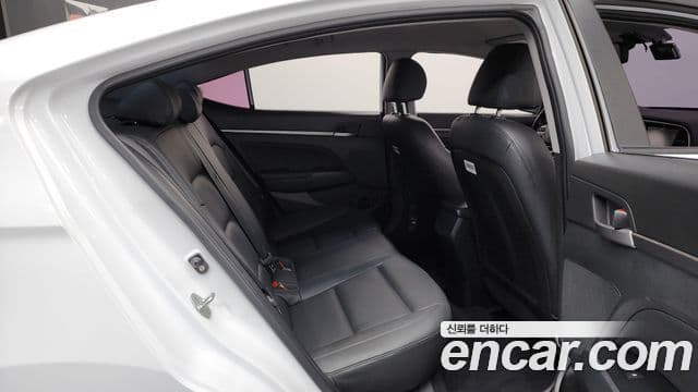 Hyundai Avante AD 1.6 GDI Value Plus, 2018 12