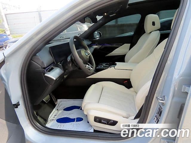 BMW 5시리즈 (G60) 520i M Sport, 2025 все фото