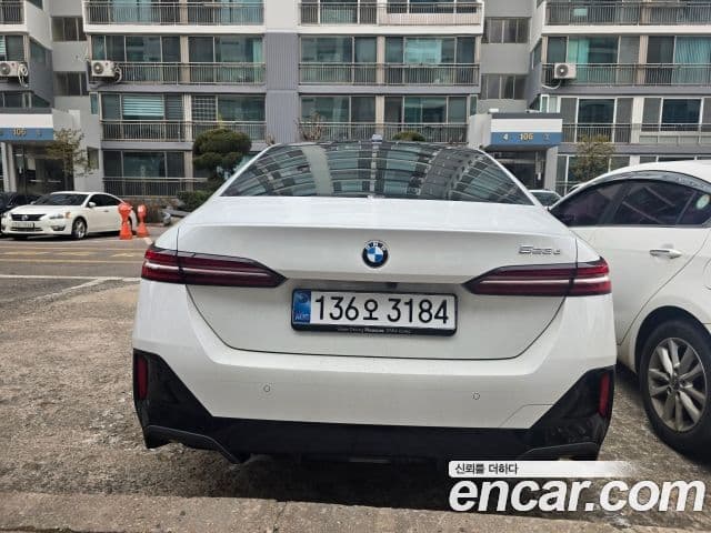 BMW 5시리즈 (G60) 523d M Sport, 2025 все фото