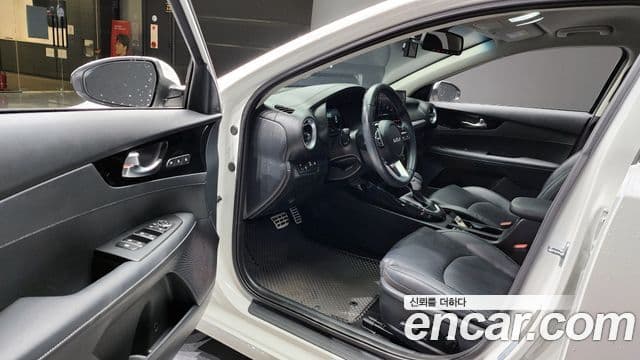 Kia The / новый New K3 2세대 Signature, 2023 11
