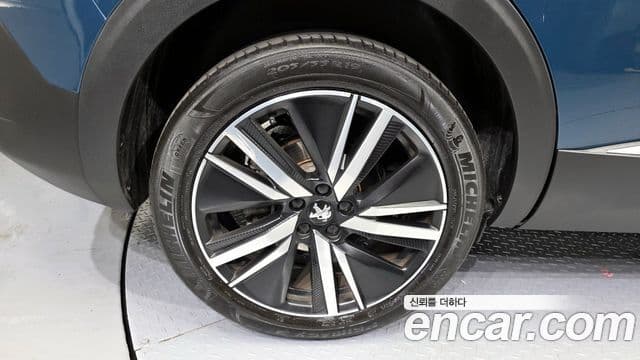 Peugeot 5008 2세대 1.2 Pure Tech GT, 2024 все фото