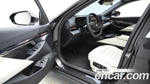 BMW 5시리즈 (G60), 2025 11