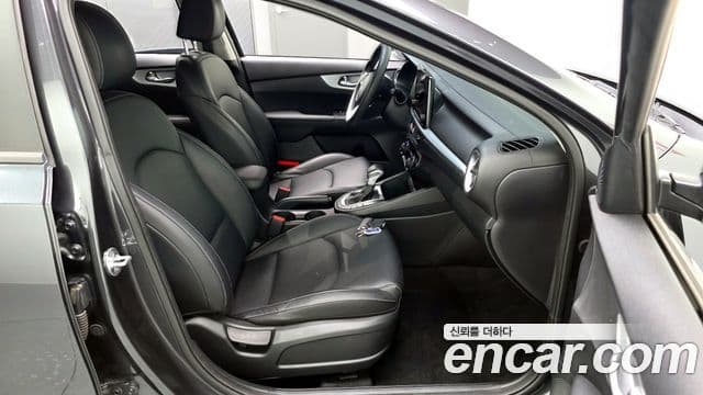 Kia The / новый New K3 2세대 Trendy, 2022 13