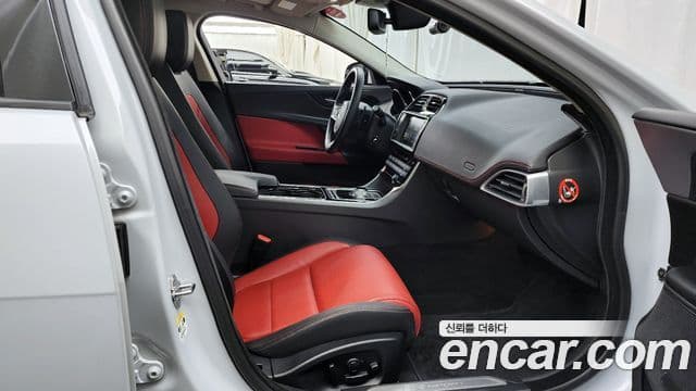 Jaguar XE 20d R스포츠, 2016 11