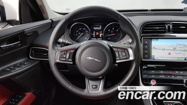 Jaguar XE 20d R스포츠, 2016 13