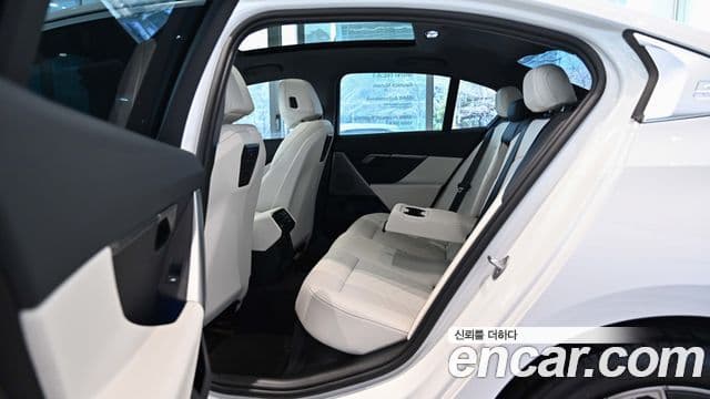 BMW 5시리즈 (G60), 2025 10