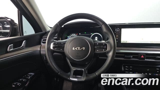Kia K5 гибрид 3세대 Noblesse, 2023 13