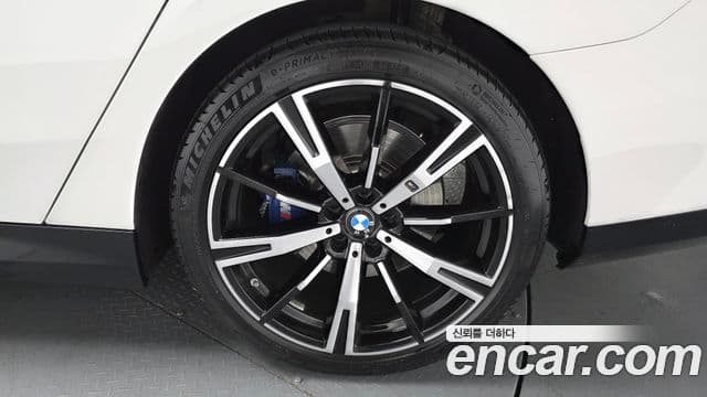 BMW 5시리즈 (G60) 530i xDrive M Sport, 2025 все фото