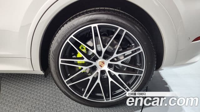 Porsche Cayenne (PO536) 3.0 E-гибрид купе, 2025 все фото