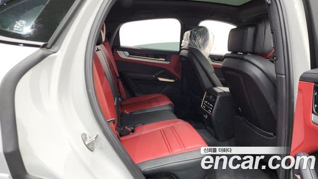 Porsche Cayenne (PO536) 3.0 E-гибрид купе, 2025 12