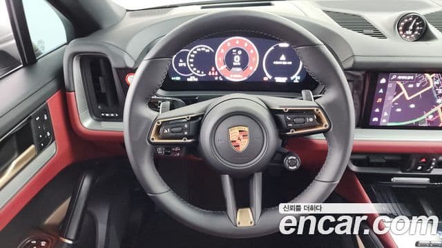 Porsche Cayenne (PO536) 3.0 E-гибрид купе, 2025 13