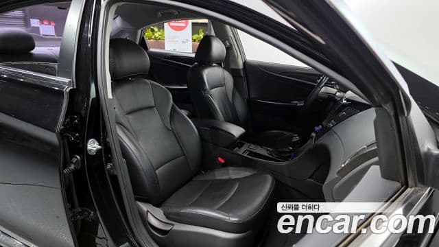 Hyundai YF Sonata Premier, 2012 10