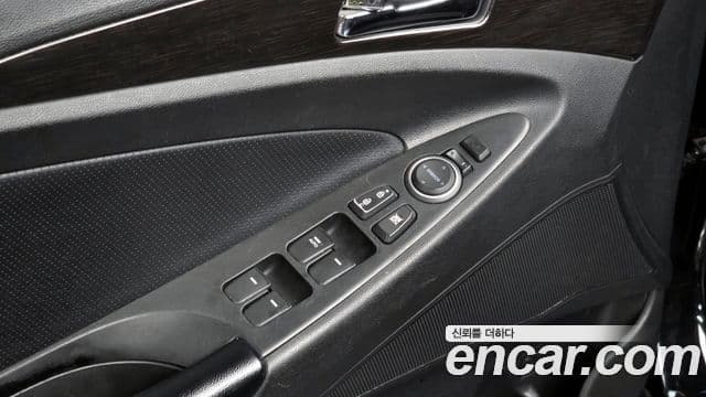 Hyundai YF Sonata Premier, 2012 18