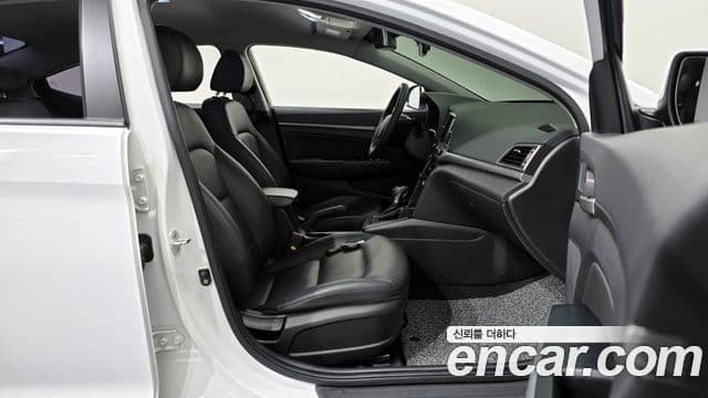 Hyundai Avante AD 1.6 GDI Value Plus, 2018 10