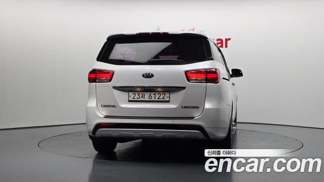Kia All New Carnival VIP, 2016 4