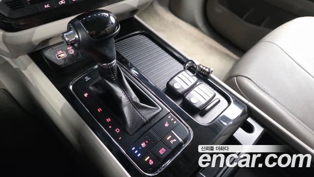 Kia All New Carnival VIP, 2016 9