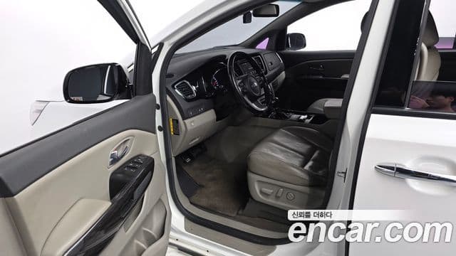 Kia All New Carnival VIP, 2016 10