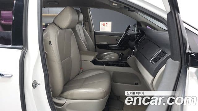 Kia All New Carnival VIP, 2016 11
