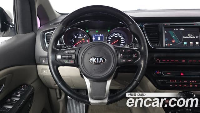 Kia All New Carnival VIP, 2016 13
