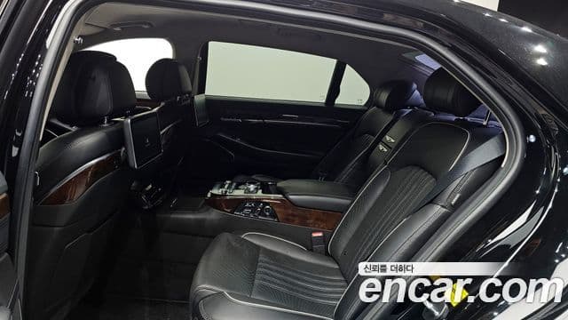 Genesis EQ900 Prestige, 2016 13