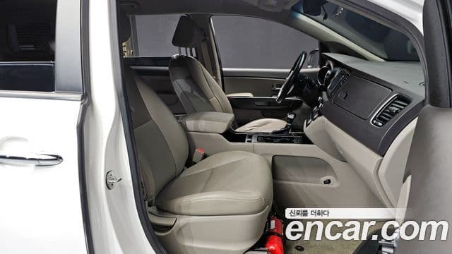 Kia All New Carnival Luxury, 2018 10