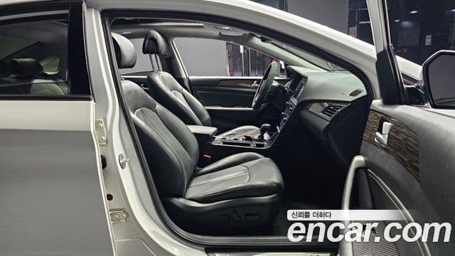 Hyundai LF Sonata Premium, 2015 10