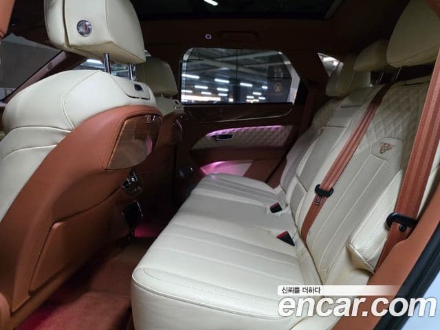 Bentley Bentayga 4.0 V8, 2022 8