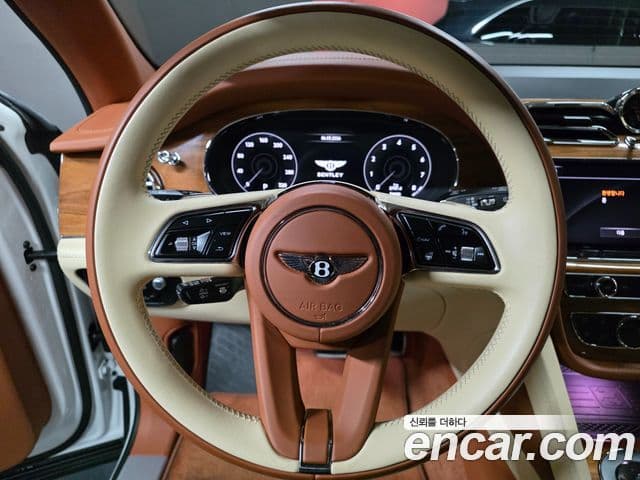 Bentley Bentayga 4.0 V8, 2022 9