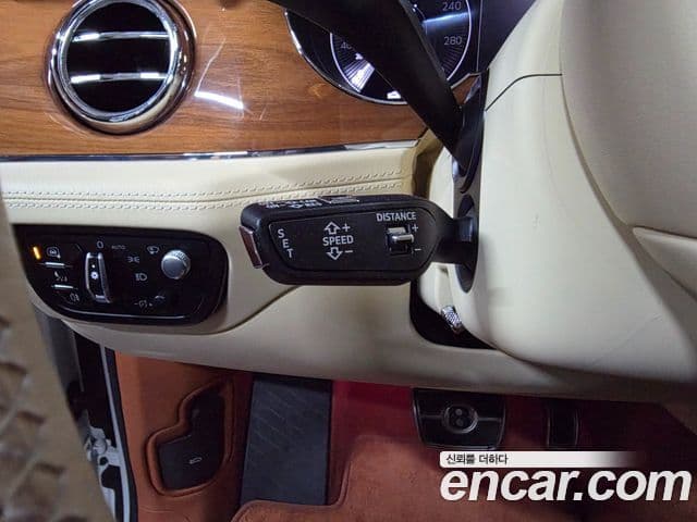 Bentley Bentayga 4.0 V8, 2022 12