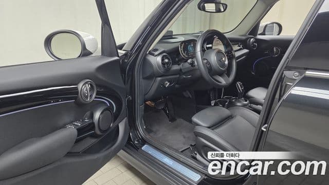 Mini Cooper 3세대, 2023 10