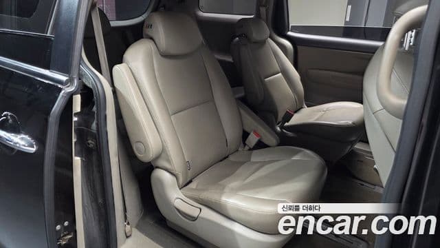 Kia All New Carnival Luxury, 2018 12