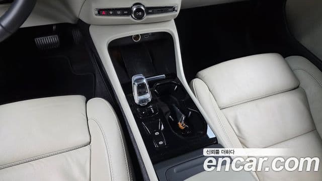 Volvo XC40 B4 Ultimate Bright, 2023 9